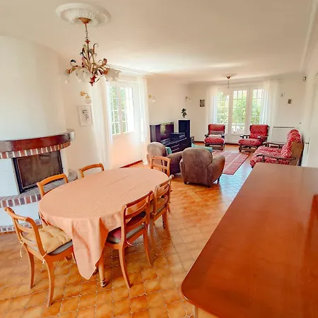 La Maison Rose, Maison De Famille